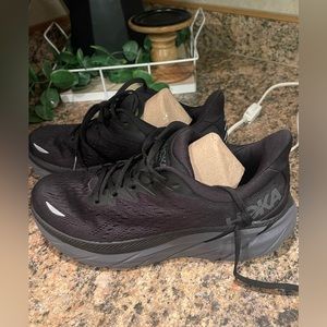 Women’s Size 8 Hokas